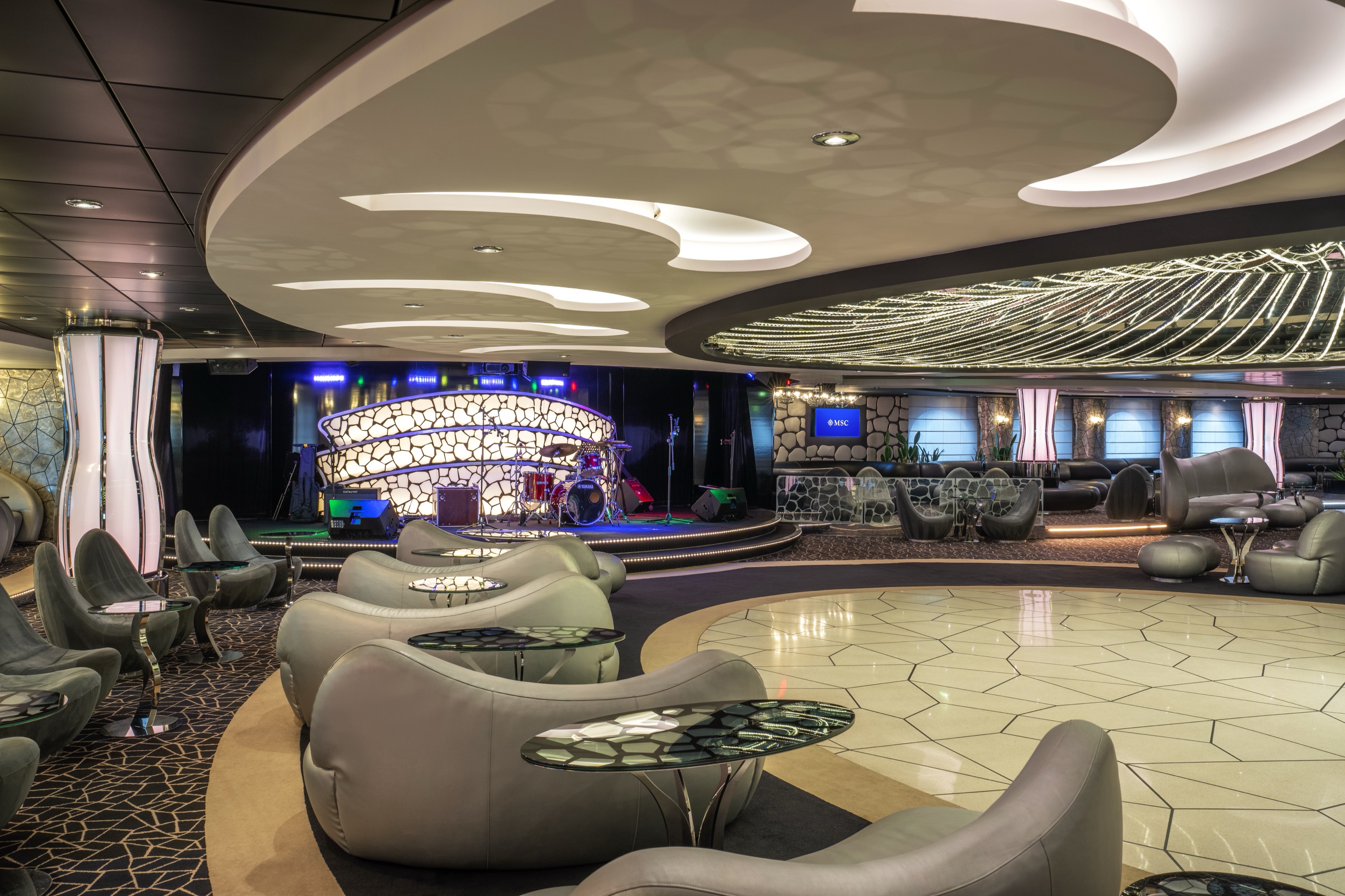 MSC Divina - Black and White Lounge